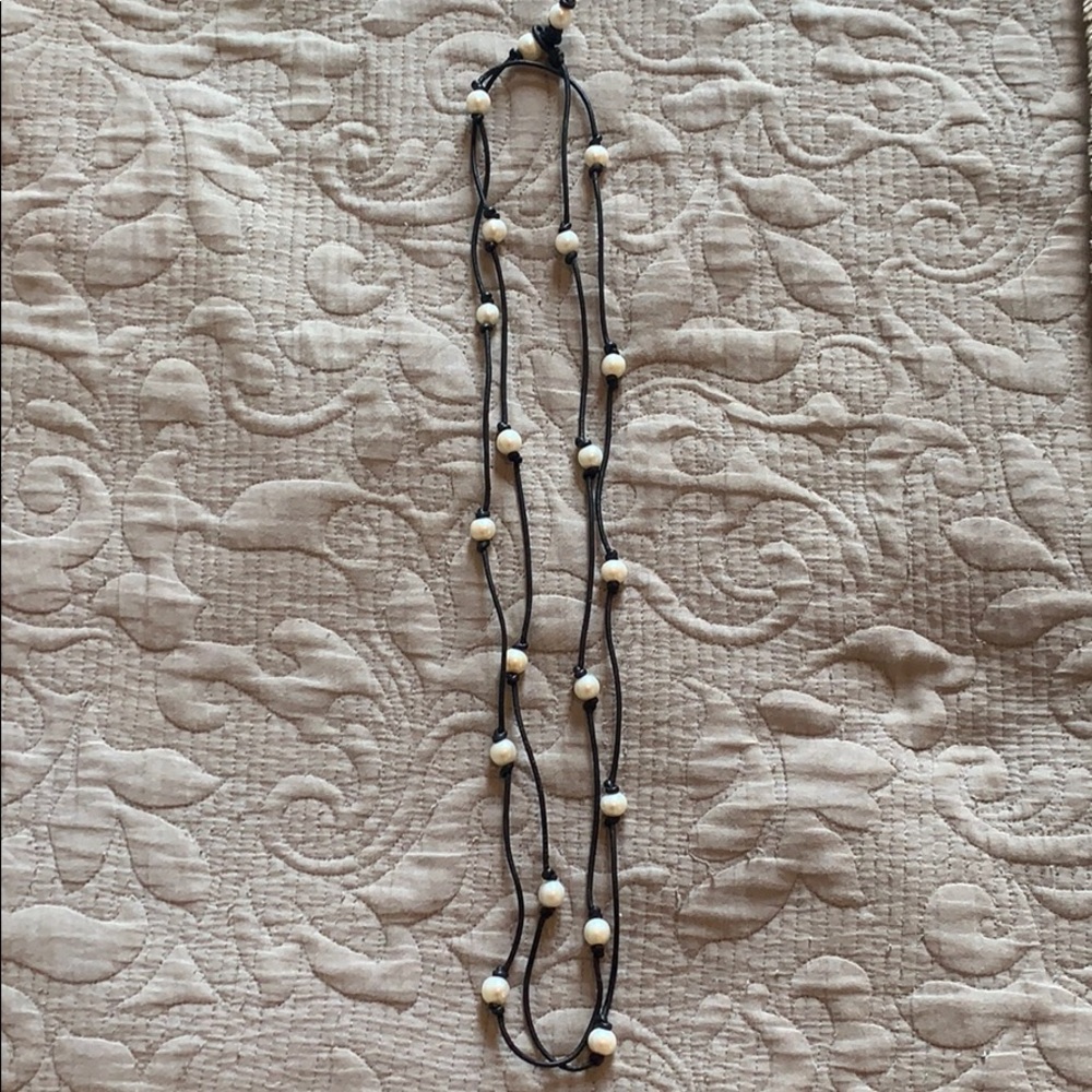 Leather and freshwater pearl necklace